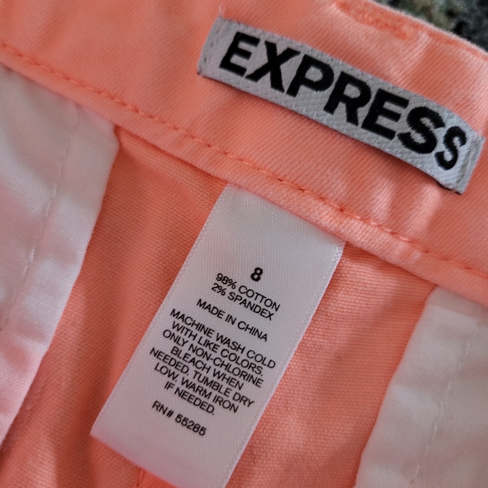 Express Shorts - Picture 3 of 5